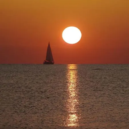 Casa Klimt Vicinissima Al Mare Parcheggio Privato Gratuito Se Disponibile Διαμέρισμα