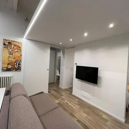 Appartement Casa Klimt Vicinissima Al Mare Parcheggio Privato Gratuito Se Disponibile Pescara