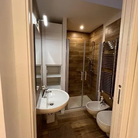 Casa Klimt Vicinissima Al Mare Parcheggio Privato Gratuito Se Disponibile Apartment Pescara