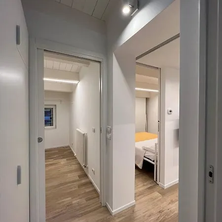 Casa Klimt Vicinissima Al Mare Parcheggio Privato Gratuito Se Disponibile ペスカーラ