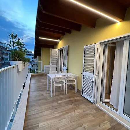 Διαμέρισμα Casa Klimt Vicinissima Al Mare Parcheggio Privato Gratuito Se Disponibile *